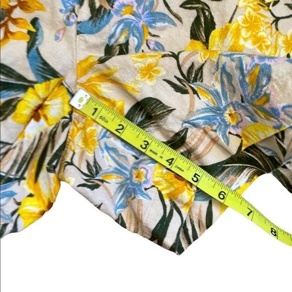 Old Navy Tan Tropical Every day Mid Rise Linen blend Shorts size 10 - Picture 8 of 9